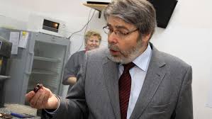 Když v roce 1957 odmaturoval, tak nastoupil na lékařskou fakultu masarykovy univerzity v brně. Radim Uzel Aktualne Cz