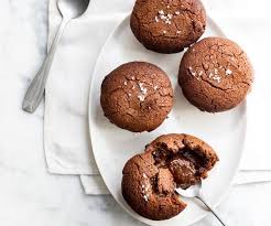 Petits Gateaux Coulants Chocolat Et Fleur De Sel Recette Coulant Au Chocolat Alimentation Idee Recette