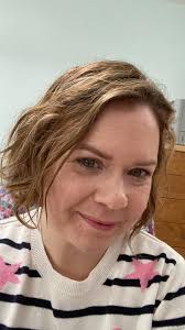 Non pro 🙈 Hi! I'm from Norway 😉 Never knew how to take care of my wavy,  frizzy hair until I saw the curly girl method. Finally my wavy/curly hair  structure is