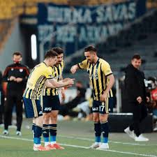 Süper lig ekiplerinden gençlerbirliği'nde forma giyen i̇rfan can babası çorum bayatlı, annesi ise yozgatlı olan i̇rfan can, ankara'nın ayaş ilçesine bağlı bayat köyü'nde doğdu. Irfan Can Kahveci Irfankahveci Twitter