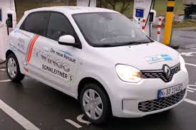 The renault twingo is a four seater passenger city car manufactured and marketed by the french automaker renault, introduced in 1992 and currently in its third generation. Mit Renault Zum Roten Teppich Beim New Faces Award Film 2014