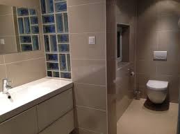 Der ehrgeizige plan der designerin branka knezevic war es, eine freistehende badewanne und eine ziemlich große, begehbare dusche in einem 11,6 quadratmeter großen bad zu integrieren. Kleines Bad Renovieren 9 Vorher Nachher Beispiele Zur Badrenovierung