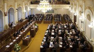 Rozhodnutí o prodloužení nouzového stavu následovalo po několikahodinové debatě v poslanecké sněmovně. Nouzovy Stav Cr Snemovna Schvalila Prodlouzeni Nouzoveho Stavu Do 17 Kvetna Seznam Zpravy
