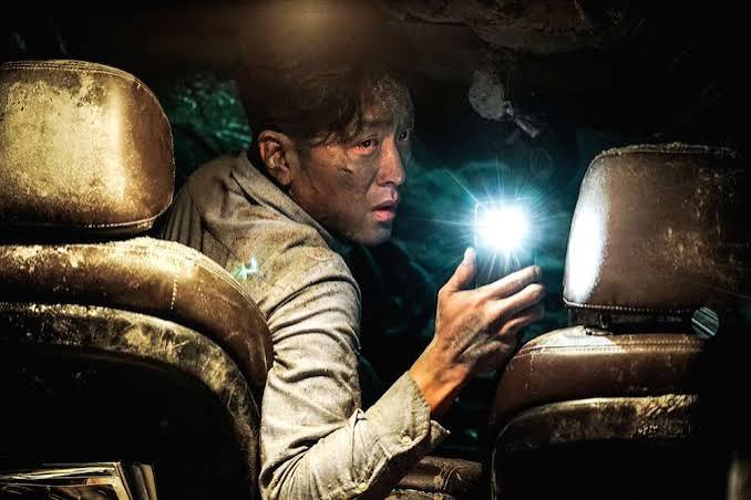 Tunnel' Review: A Cave-In Triggers This Korean Disaster Movie