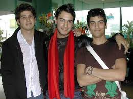 Una canción con la que el grupo reafirma su liderazgo dentro del género urbano romántico a. Reik Famousfix Com Post