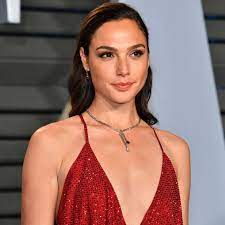 Red notice is an upcoming movie of gal gadot to release in end of 2021. Cleopatra News Cast Premiere Date Trailer More For Gal Gadot Movie