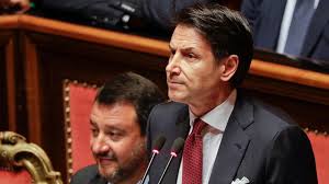 Jung, gutaussehend, eloquent und mit besten chancen zieht er in die wahl. Matteo Renzi Stern De