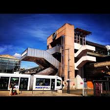 Gare Sncf De Lyon Perrache In Lyon Rhone Alpes Avec Images Gare Sncf Gare Batiments Modernes