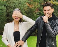 Almeda abazi ve oyuncu tolgahan sayışman ikinci çocuğunu kucağına aldı. Mezi Presim Te Te Takojme Almeda Abazi Serish Shtatzene Top Channel