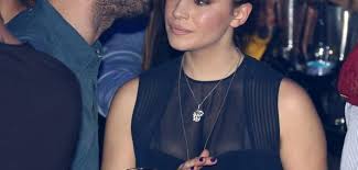 Οι δυο τους έχουν αποφασίσει να διατηρούν ένα πιο χαμηλό προφίλ και να μην απασχολούν τα δείτε την ανάρτηση της νάντιας μπουλέ: Nantia Mpoyle To Epomeno Bhma Sthn Sxesh Ths Me Ton Giwrgo Isaak Messinia Radio