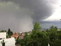 Am mittwoch hatten wir, wie bereits erwähnt, halbwegs ein unwetter. Unwetter Graz Wetterzeugen