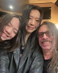 Scotti Hill's Instagram, Twitter & Facebook