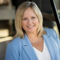 Lauren Hutter's Instagram, Twitter & Facebook