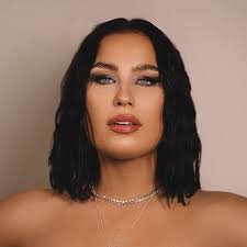 When did Molly Hammar start making music?