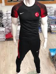 Sponsorların değil ama daha geniş kesimlerin isteğiyle eşofman ve forma renkleri değiştirilebilir. Milli Takim Esofman Ve Tisortlerinde Yasar Spor Market Facebook