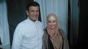 Mark sungkar dan istri menceritakan kisah mereka dari awal kenal hingga menikah. Mark Sungkar Tidak Ingin Istri Barunya Dipanggil Ibu Tribunnews Com Mobile