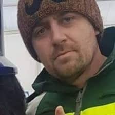 I'm looking for recommendations for a carpet fitter who could resolve an  issue and could provide a quote or estimate. My carpet has come away from  the metal bar and has started