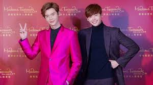 Lee Jong Suk Poses With His Wax Figure At Madame Tussauds Hong Kong Lee Jong Suk Lee Jong Madame Tussauds