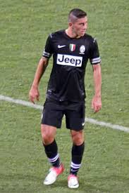 Marrone tocando uma sanfona scandalli, durante show em 2015. Luca Marrone Wikipedia