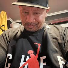 Who can help remove 400lbs of small rocks in Rock oak with a lift gate  truck?