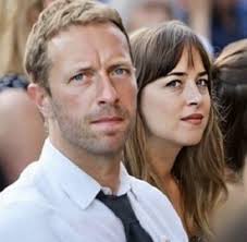 It's always sad to see long love stories come to an end. 💔 After almost 8  years together, Dakota Johnson and Chris Martin (Coldplay's lead singer)  have gone their separate ways. They