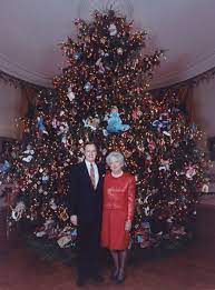 White House 2022 Christmas Tree A Timeline Of White House Christmas Decorations Through The Years
