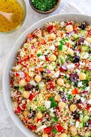Healthy and so easy to make, this mediterranean quinoa salad makes a perfect lunch or dinner. Pin On Rice Quinoa Couscous