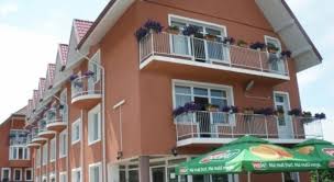 Vara puteţi lua masa şi pe terasă. Pensiunea Dunca Targu Mures