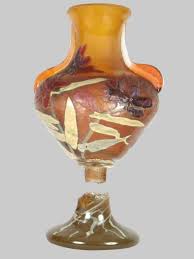 Emile Galle Petit Vase Balustre Et Son Pied En Verre Ambre A Decor De Societe De Ventes Aux Encheres Paris Dr Verre Antique Sculpture En Verre Petit Vases
