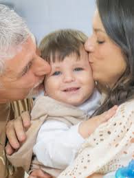 Ficaram prontas as fotos! Em agosto, Ícaro foi batizado pelo reverendo Aldo  na Igreja Anglicana, cercado de amor e bênçãos. Gustavo e Cíntia, seus  padrinhos, agora fazem parte dessa caminhada de fé