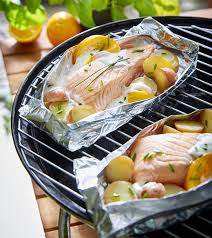 Papillotes De Paves De Saumon Pommes De Terre Et Creme Fraiche A L Orange A Vos Assiettes Recettes De Cuisine Illustrees Recettes De Cuisine Recette Saumon Recettes De Cuisine Illustrees