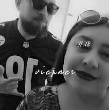 Atención COLOMBIA! 🇨🇴 Llevamos el Merchandising Oficial de Los Caligaris  a todos los shows. ¿Qué diseño vas a elegir? 👉 Precio de las camisetas:  $45.000 ¡Gracias por apoyar el arte de la