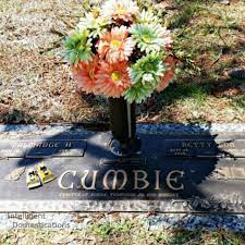 Unfortunately, most fresh cut flowers don't last very long, and it can be a big bummer when your flowers start wilting and drooping after only a few it makes sense to use filtered water rather than tap water, though, for certain types of plants that are known to live longer. Diy Cemetery Flowers