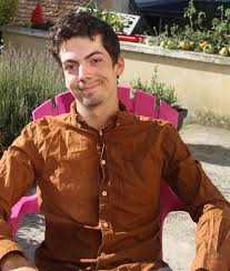 Clotilde revient pour la première fois sur les lieux du drame, accompagnée de son mari et de sa fille adolescente. Arthur Domicilie A Mamers A Participe Au Tournage De La Serie Le Temps Est Assassin Le Perche