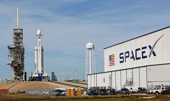 New SpaceX jumbo rocket set for debut test launch in company milestone -  The Japan Times