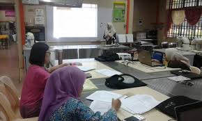 Berikut merupakan projek tahun akhir pelajar tahun akhir kolej vokasional seri iskandar (kumpulan 4) yang terdiri daripada: Pembentangan Projek Tahun Akhir Laman Sesawang Rasmi Kolej Vokasional Gerik Kvg