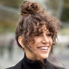 I Like How It Frames Her Face When Up Curly Hair With Bangs Curly Hair Styles Curly Hair Styles Naturally