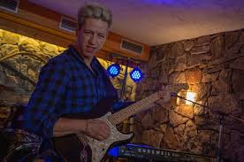 V roce 2017 byl druhý v show tvoje tvář má známý hlas. Milan Peroutka Ml Galerie Z Nataceni Csfd Cz