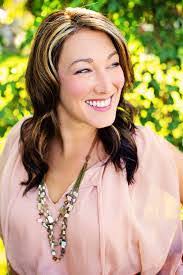 Amber Weeden's Instagram, Twitter & Facebook