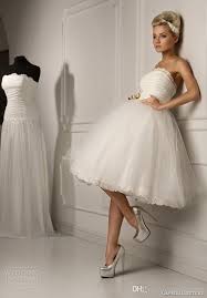 Short dress, summer dress, wedding dresses. Discount 2014 Most Popular Lace Edge Strapless Knee Length Short Beach Wedding Dresses Lovely Lace Applique Bridal Gowns No Sleeve Free Veil Simple A Line Vinta Wedding Dress Couture Short Wedding