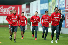 Ese hecho marcaría a fuego la historia de la selección chilena en los torneos continentales, donde transitó siempre entre la ilusión desbordada y el desencanto profundo. Claudio Bravo Y Gary Medel Ya Estan En Chile Para Enfrentar A Argentina Y Bolivia Noticias Agencia Peruana De Noticias Andina