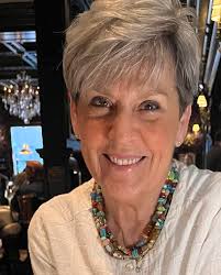 1970….Watching my friend straighten her hair🤔🧐😵‍💫😳