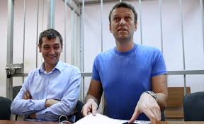 Он был осужден по нему в 2014 году. Navalnye V Sude Po Delu Iv Roshe