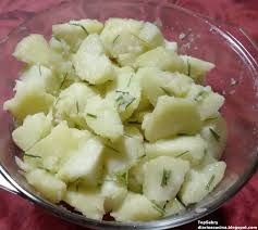 Un contorno da servire freddo adatto a un le verdure della primavera sono protagoniste di tante combinazioni per piatti di pasta gustosi, leggeri o. Pasticciando In Cucina Patate Lesse Con Rosmarino O Erba Cipollina