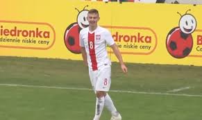 W obecnym sezonie zagrał w dziewięciu meczach ligowych. Pietnastolatek Z Pogoni Obserwowany Przez Manchester United Zzapolowy O Futbolu W Najlepszym Wydaniu