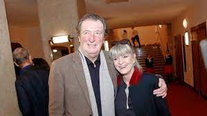 Jun 26, 2021 · dojemně pitomá show, jak se zpívá v manéži bolka polívky, se zrodila v roce 1987; Chantal Poullain Spoke About Bolek Polivka He Is The Perfect Father Extra Cz