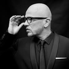 Chante la rue chante by pascal obispo on obispo. Pascal Obispo French Singer Songwriter You Can Also Explore More French Musicians In This Playlist Of 600 French Songs With French Songs Singer Songwriting