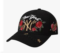 Black And Gold New York Yankees Hat Men S Women S New York Yankees Floral Embroidery Graphic Baseball Adjustable Hat Black White Gold Mlb Baseball Caps Black White Gold New York Yankees