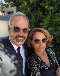 We interrupt this crazy news cycle with something light and fun. Molner and  I were excited to attend the @vanityfair Oscars party