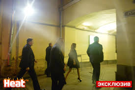 В сентябре 2015 года стало известно, что макsим и петров расстались. Za Pevicej Maksim Uhazhivaet Piterskij Biznesmen